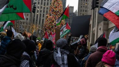 احتجاجات لمؤيدي فلسطين في مطارين أمريكيين رئيسيين