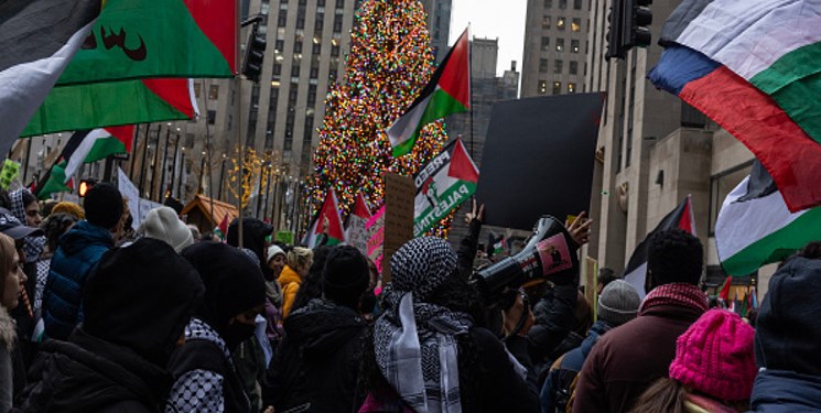 احتجاجات لمؤيدي فلسطين في مطارين أمريكيين رئيسيين