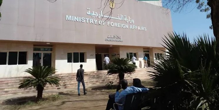 السودان يستدعي سفير الإمارات