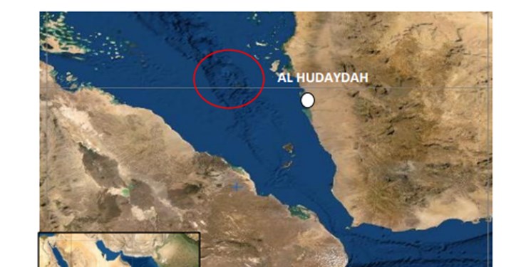 هاجمت ثلاثة زوارق سفينة بالقرب من ميناء الحديدة اليمني