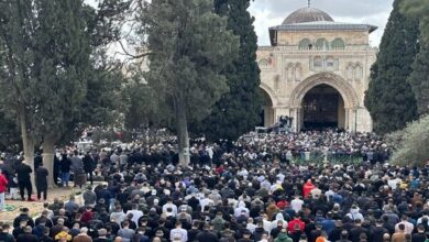 أداء صلاة الجمعة في المسجد الأقصى بحضور آلاف الفلسطينيين