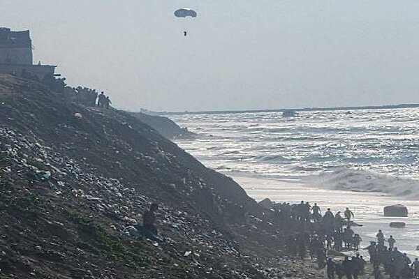 المساعدات الجوية تستشهد وتصيب عدداً من الفلسطينيين!