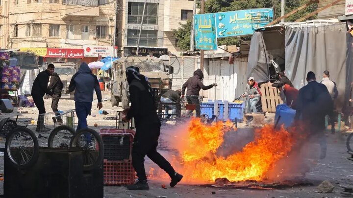 – إعلان الإضراب العام في الضفة الغربية إثر جرائم الاحتلال الصهيوني