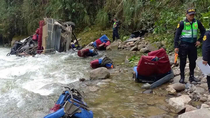 سقطت الحافلة في نهر شمال بيرو / ومات 25 شخصا