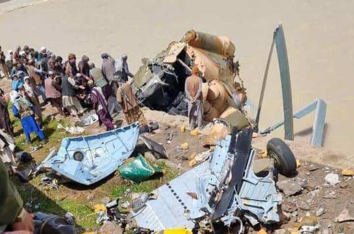 13 قتيلاً وجريحاً بعد تحطم مروحية الإنقاذ التابعة للقوات الجوية الأفغانية