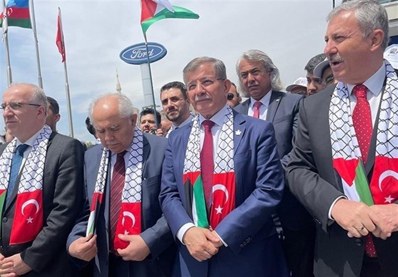 تجمع قيادات الأحزاب التركية أمام السفارة الصهيونية