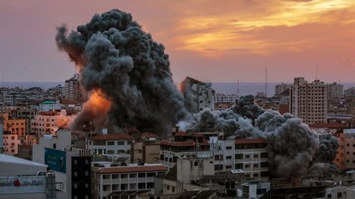 استمرار القصف على المناطق السكنية في قطاع غزة