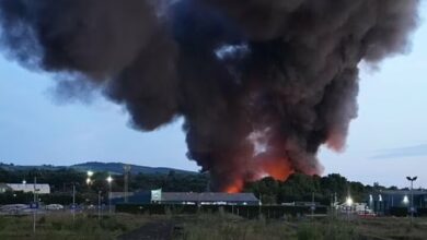 اندلع حريق هائل في مدينة صناعية في اسكتلندا