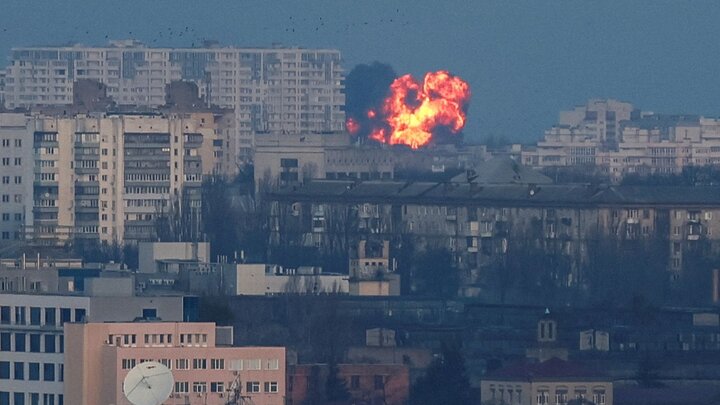 انفجار مروع في مستودع الصواريخ والأسلحة للقوات الأوكرانية