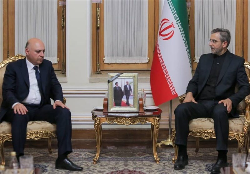 تأكيد علي باقري على توسيع العلاقات بين طهران وباكو