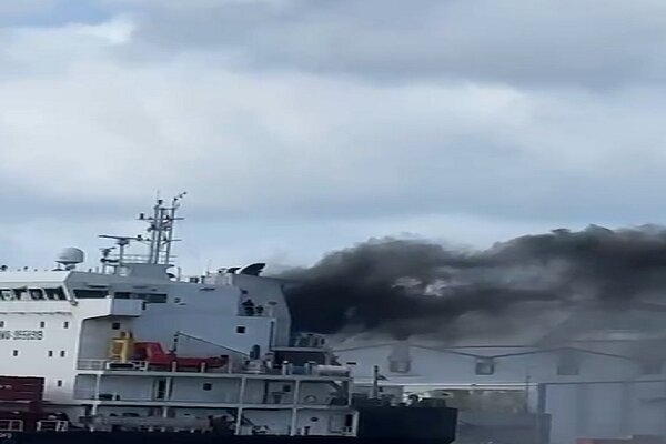 حريق على سفينة في ميناء حيفا+فيلم