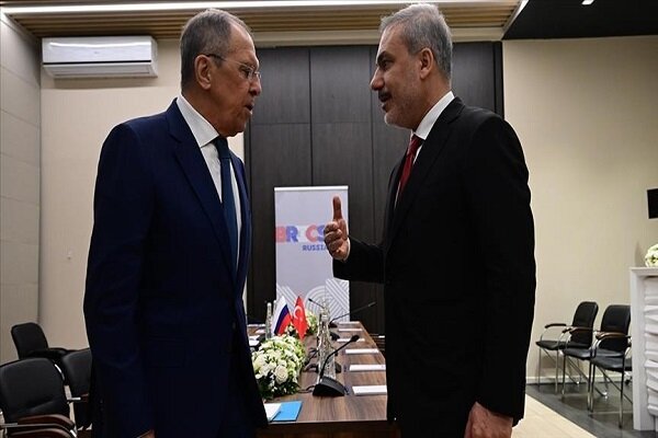 مشاورات بين وزيري خارجية تركيا وروسيا حول التطورات في غزة وجنوب القوقاز