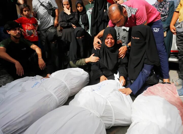 واستشهد في غزة 40 فلسطينياً، وبلغ عدد الشهداء 37 ألفاً و124 شهيداً