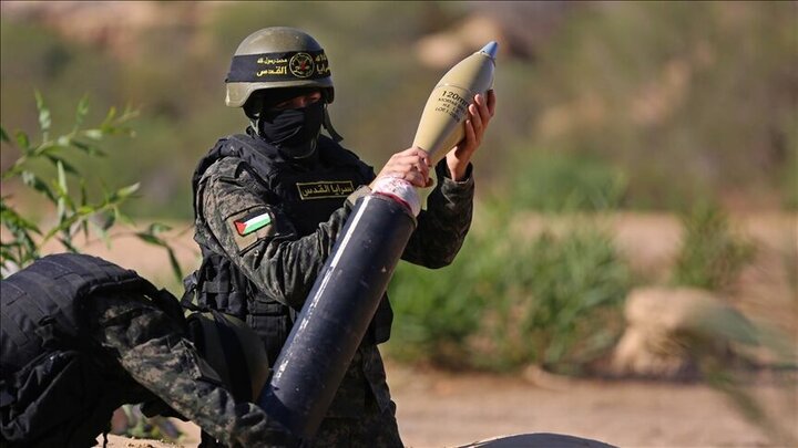 وتم استهداف أقدام المقاتل الفلسطيني العارية خلال العملية الصاروخية