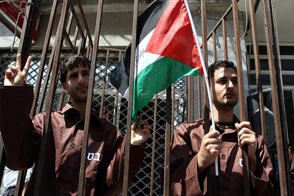 – إطلاق سراح عشرات الأسرى الفلسطينيين بسبب امتلاء سجون النظام الصهيوني