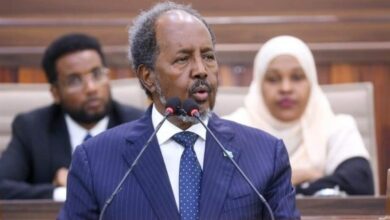 الصومال يحذر ممولي حركة الشباب