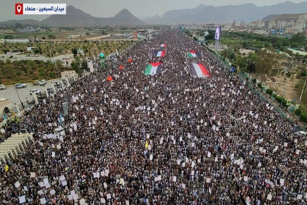 مسيرة حاشدة لليمنيين في صنعاء دعما لغزة