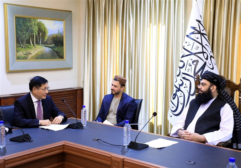 إعادة الإعمار وتوسيع العلاقات محور لقاء ممثل الصين مع طالبان