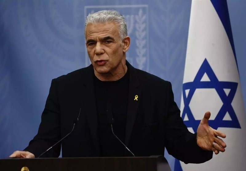 لبيد: نتنياهو اضطر إلى وقف إطلاق النار مع حزب الله