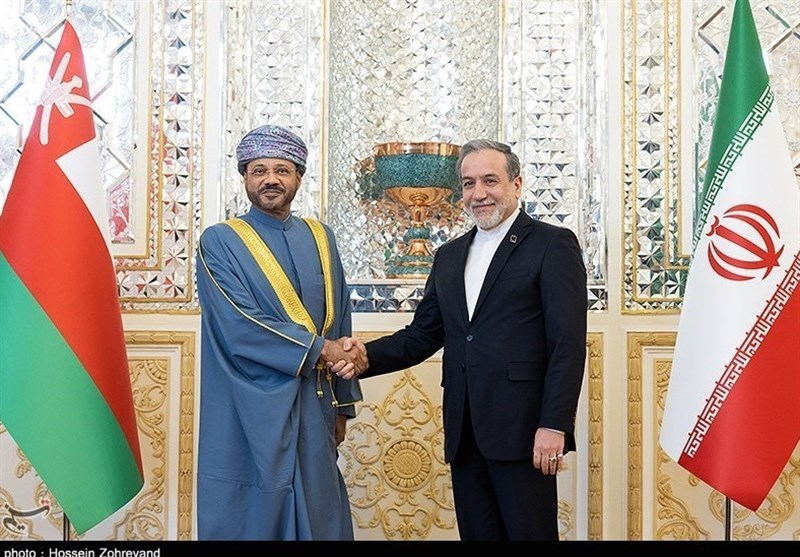 استعداد إيران لفتح مجالات جديدة للتعاون الاقتصادي مع عمان