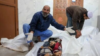 مسؤول غزة: عار على الإنسانية أن أطفال غزة يرتجفون من البرد