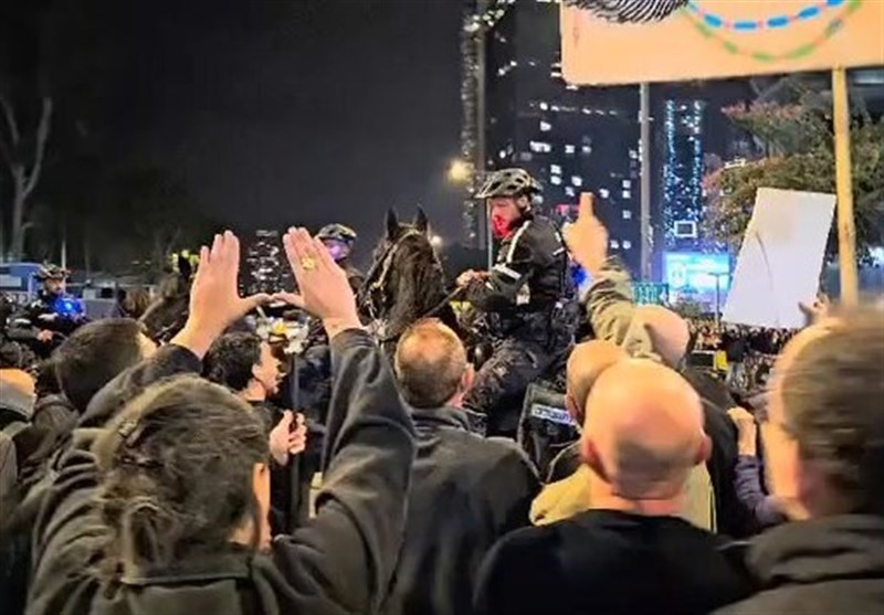 واشتبك متظاهرون صهاينة مع الشرطة في شوارع تل أبيب