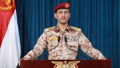 هجوم اليمن مع الصواريخ الباليستية على حاملة الطائرات الأمريكية
