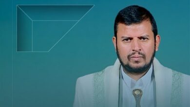 الحوثي: تسعى أمريكا إلى شرعية للهجرة القسرية