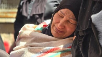 وداع الأم الفلسطينية إلى 19 عامًا -ابن شهيد