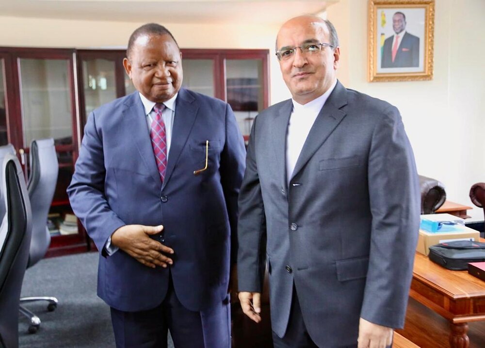 زيمبابوي تتخذ خطوات لافتتاح مصنع لتجميع الجرارات الإيرانية /زيمبابوي , إيران , تعاون اقتصادي , جرارات , استثمار