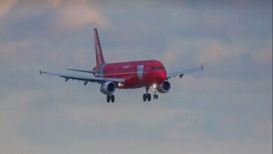 نجاة 425 راكباً بعد هبوط اضطراري لطائرة بوينغ 777 في روسيا إثر حريق في المحرك /روسيا , طائرة بوينغ 777 , هبوط اضطراري , حريق في المحرك , مطار دوموديدوفو